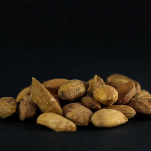 لوز يمني لوز يمني